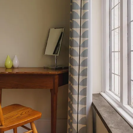 Half Way House, Clappersgate, Sleeps 8 אמבלסייד