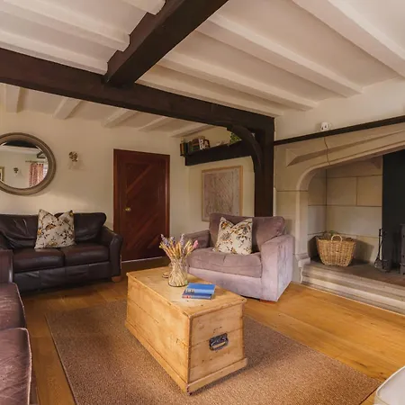 Half Way House, Clappersgate, Sleeps 8 בית נופש *