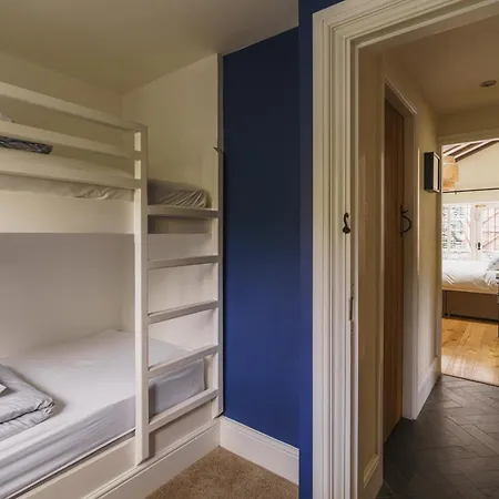 בית נופש Half Way House, Clappersgate, Sleeps 8 אמבלסייד