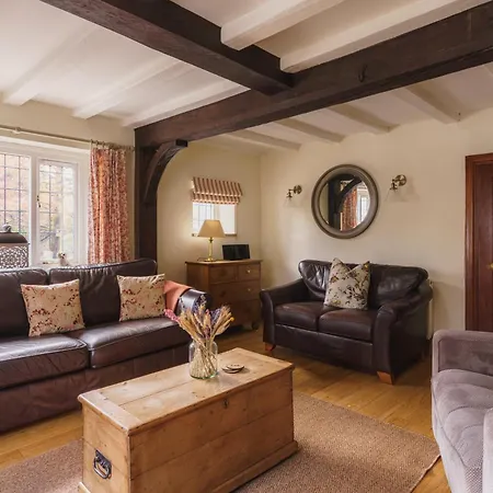 בית נופש Half Way House, Clappersgate, Sleeps 8