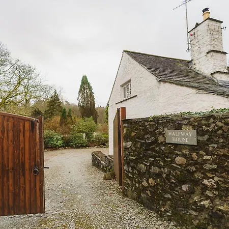 Half Way House, Clappersgate, Sleeps 8 אמבלסייד