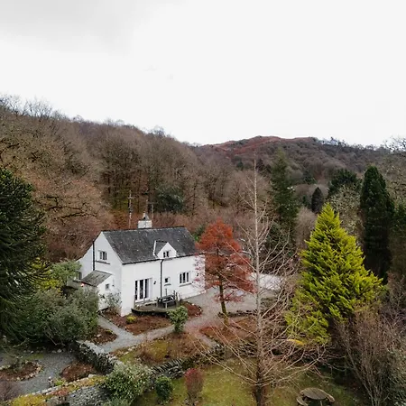 בית נופש Half Way House, Clappersgate, Sleeps 8