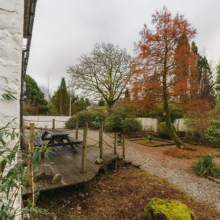 Half Way House, Clappersgate, Sleeps 8 בית נופש