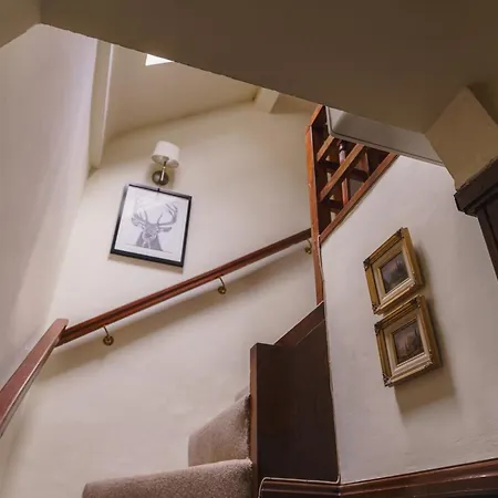 Half Way House, Clappersgate, Sleeps 8 *