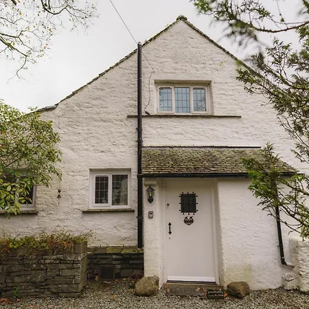 בית נופש Half Way House, Clappersgate, Sleeps 8 אמבלסייד