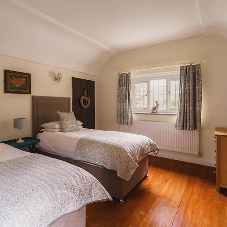 Half Way House, Clappersgate, Sleeps 8 אמבלסייד